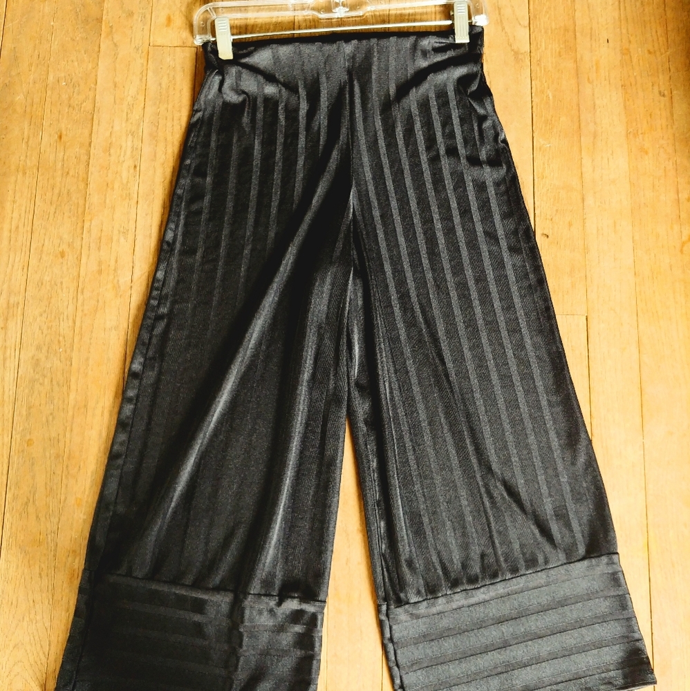 Zara black wide leg flowy cropped pans